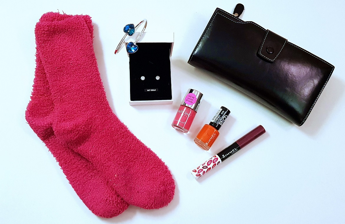 Bed socks, purse, jewellery, nail polish, lipgloss - Christmas Presents Round Up by BeckyBecky Blogs