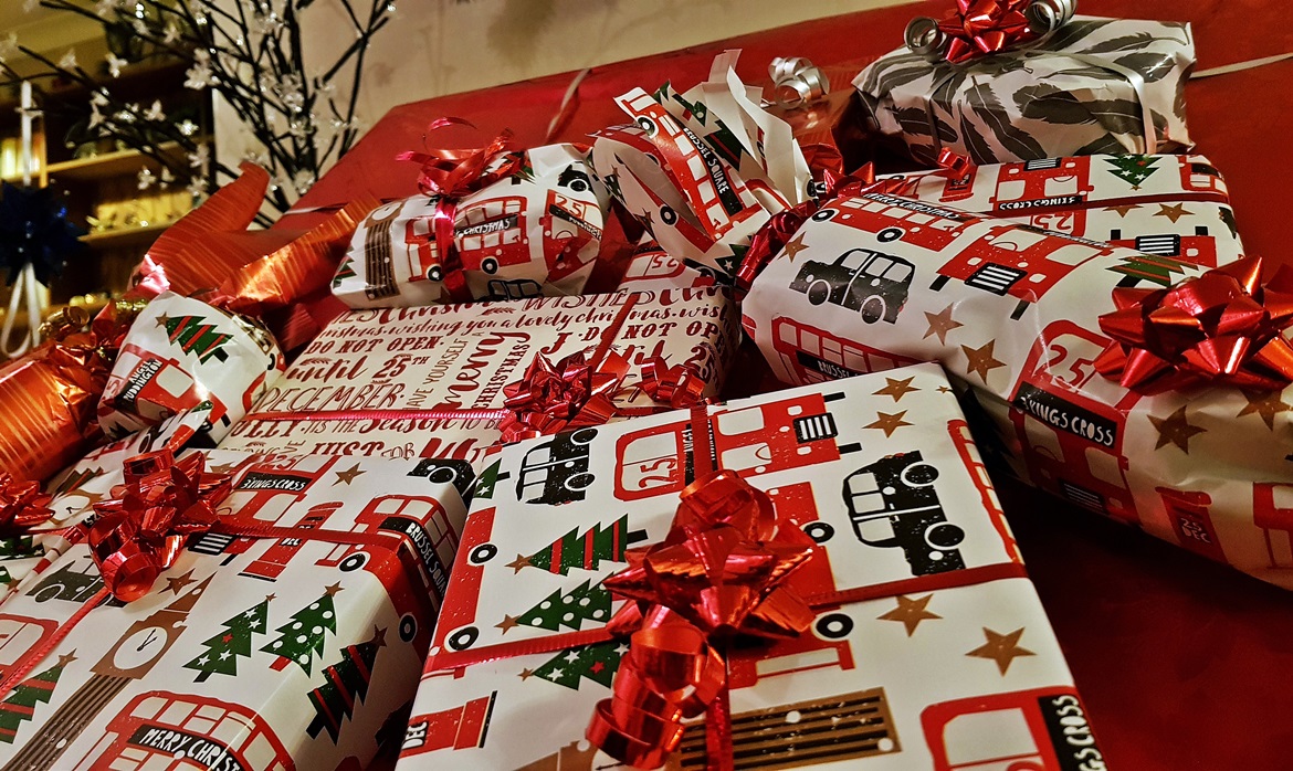 Christmas wrapping - December Monthly Recap by BeckyBecky Blogs
