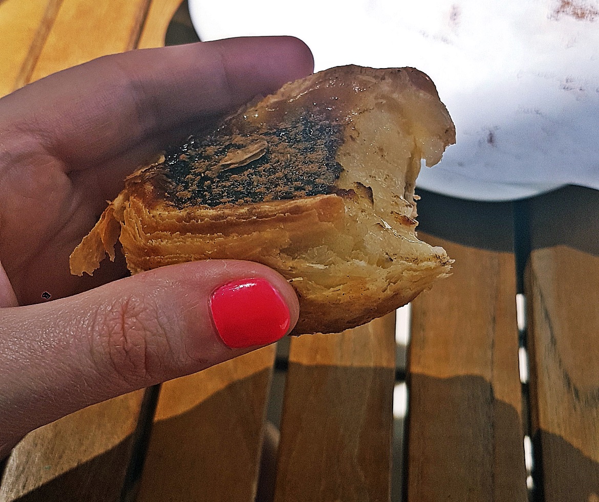 Freshly baked pastel de nata with cinnamon - Food and Drink in Lisbon, review by BeckyBecky Blogs