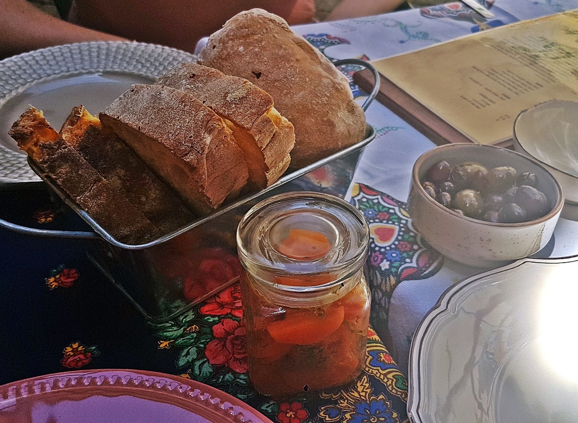 Bread, carrot salad and olives at Restaurante O Conquistador - Food and Drink in Lisbon, review by BeckyBecky Blogs