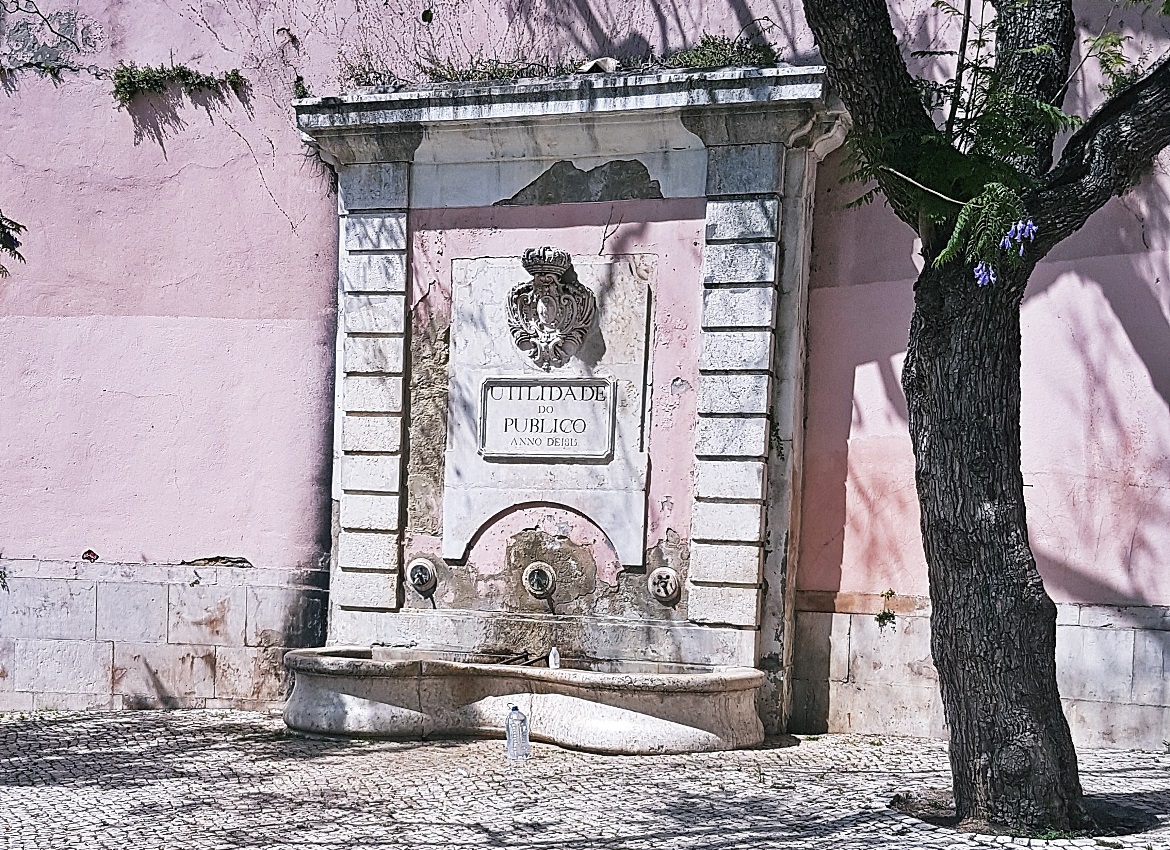 Water fountain - Tips for visiting Lisbon by BeckyBecky Blogs