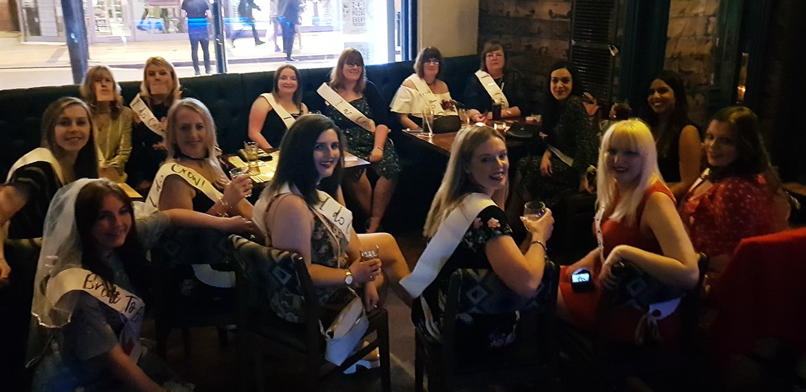 The full hen crew at Keeleigh's hen do - How to throw a kickass hen party by BeckyBecky Blogs