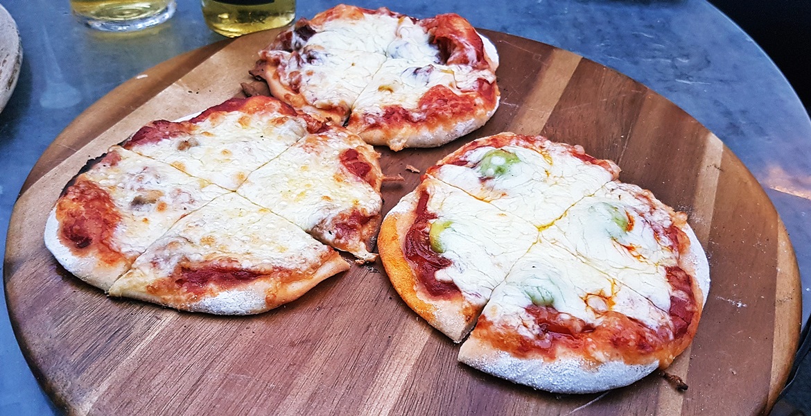 Free pizza at Mean Eyed Cat - October Monthly Recap by BeckyBecky Blogs