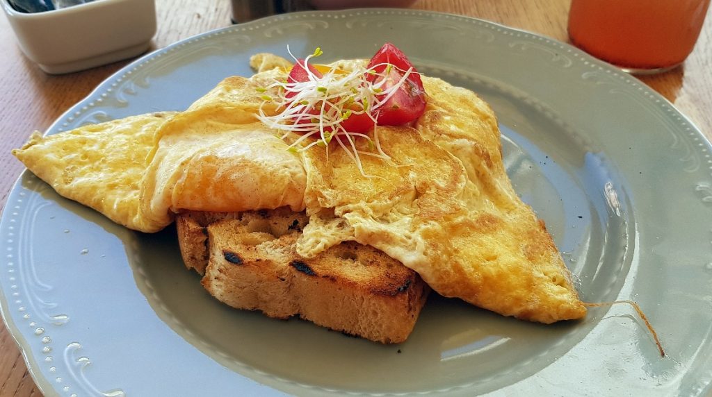 Omelette at Bepa! - Eating Split, Croatia Travel blog by BeckyBecky Blogs