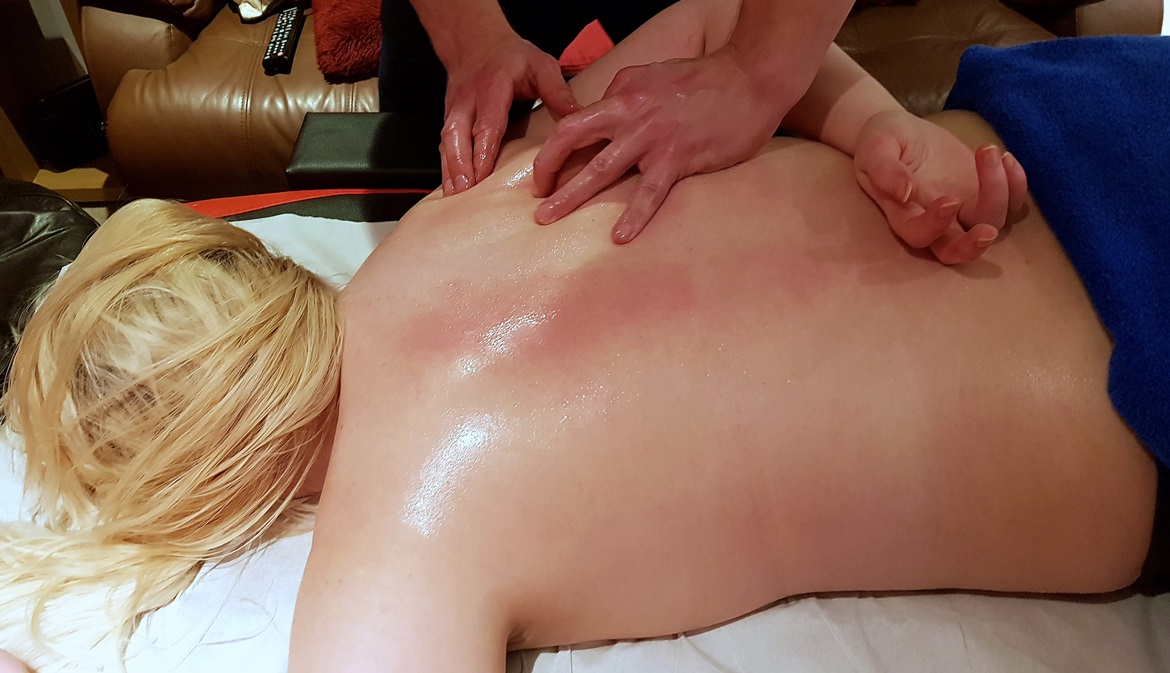 Kneading out the knots in my shoulders - Deep Tissue Massage with Revive Sports Massage in Leeds by BeckyBecky Blogs