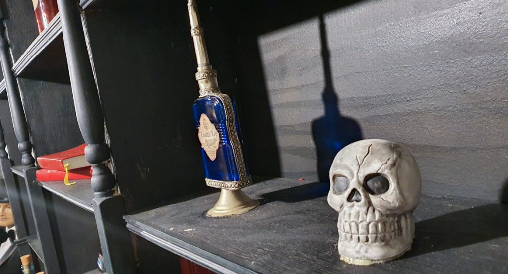 A skull and a magical flask on a shelf